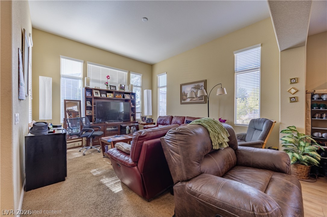 223 Heathrow Lake Avenue Property Photo 2