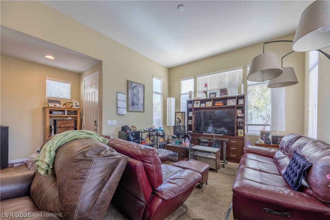 223 Heathrow Lake Avenue Property Photo 3