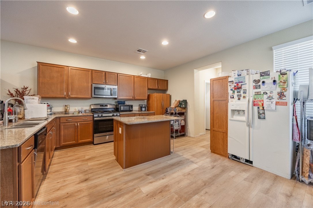 223 Heathrow Lake Avenue Property Photo 6