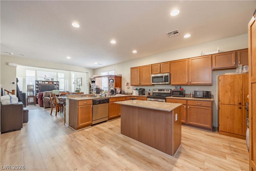 223 Heathrow Lake Avenue Property Photo 7