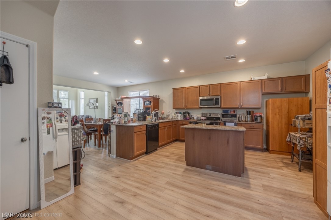 223 Heathrow Lake Avenue Property Photo 8