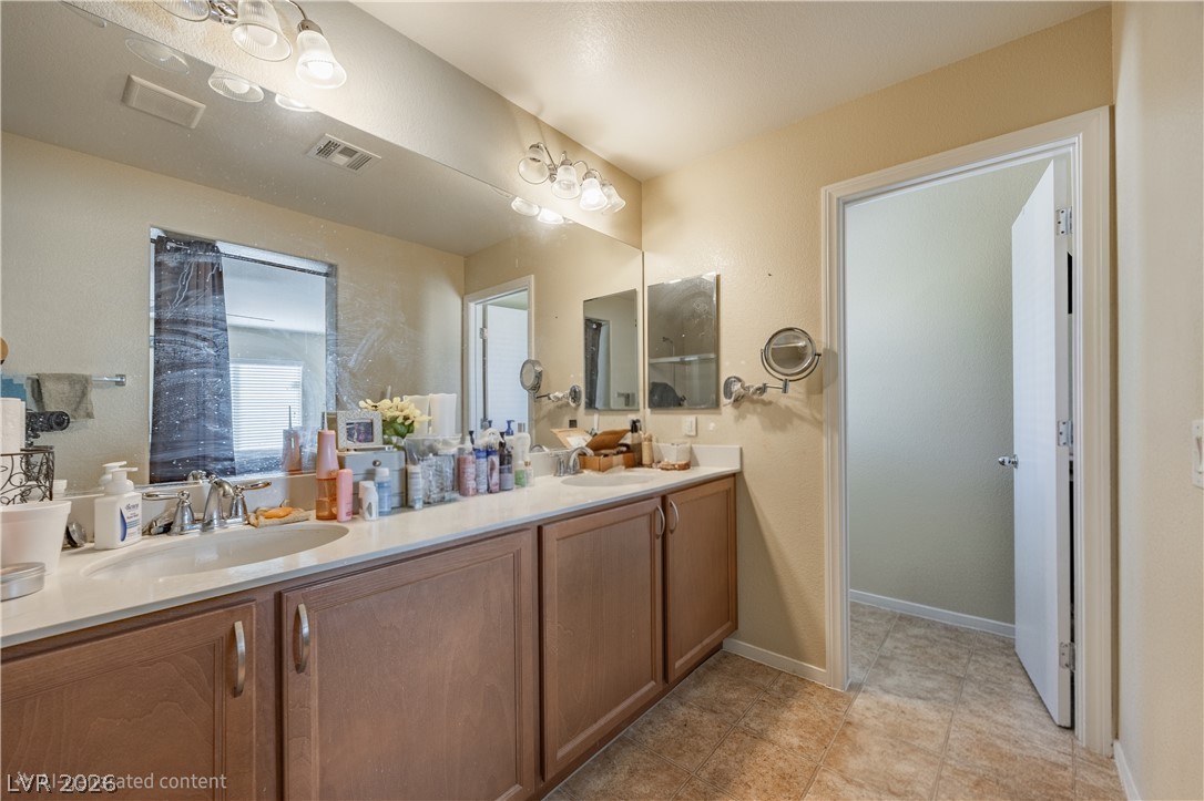 223 Heathrow Lake Avenue Property Photo 16