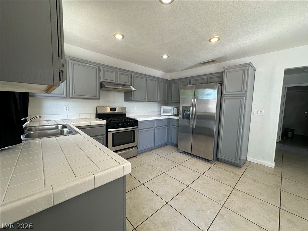 8275 Cedar Leaf Drive Property Photo 9