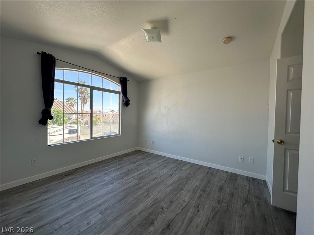 8275 Cedar Leaf Drive Property Photo 16