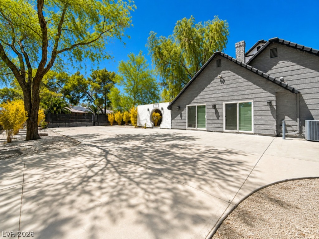 3090 El Camino Road Property Photo 6