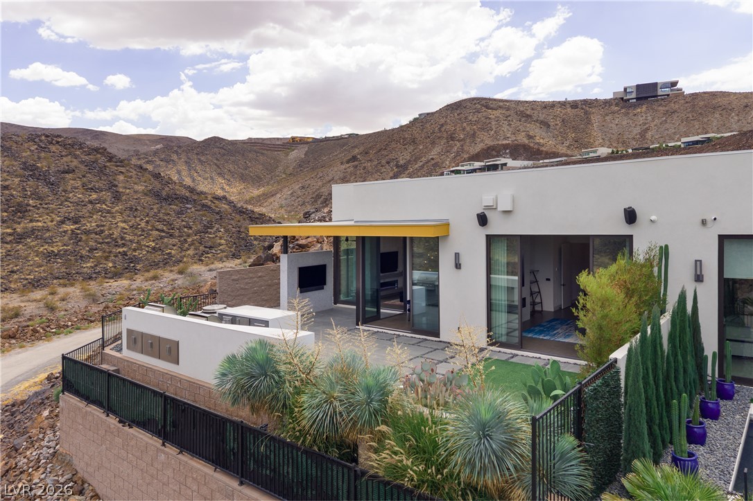 692 Scenic Cliff Drive Property Photo 16