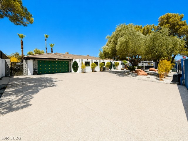 2929 El Camino Road Property Photo 1