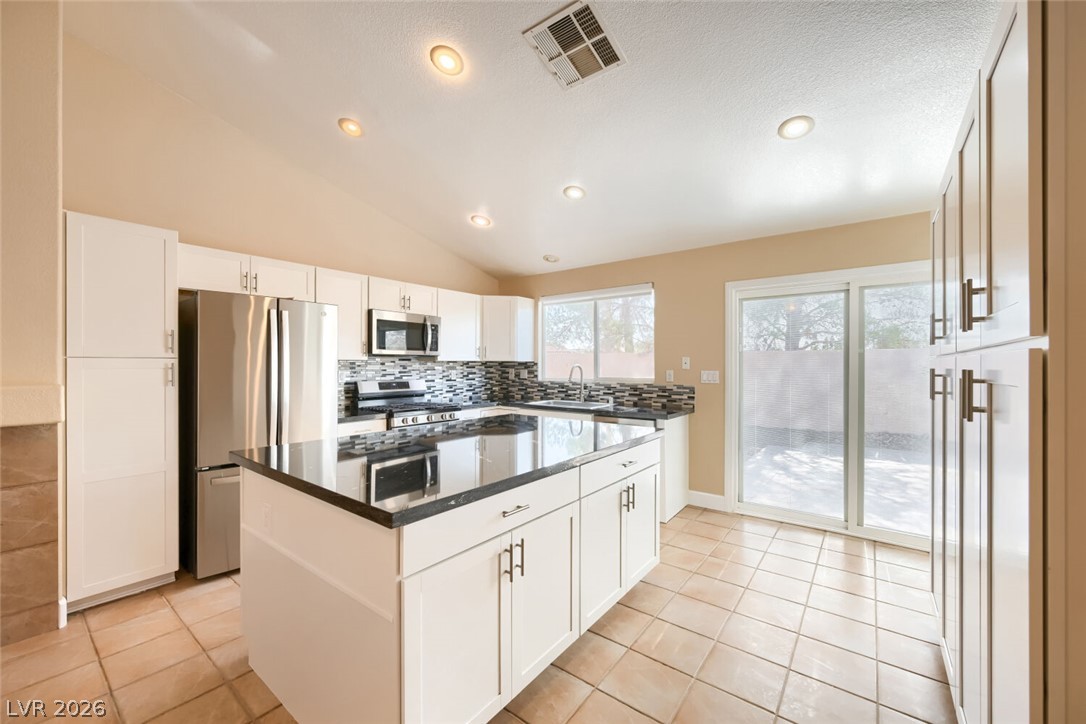 6042 Evening View Street Property Photo 9