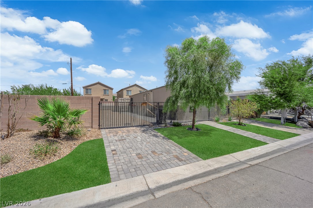 5240 Los Pinos Street Property Photo 2