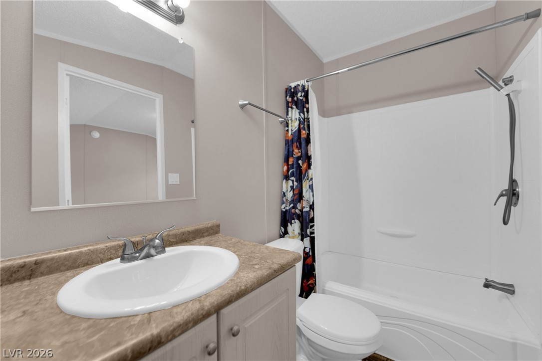 5240 Los Pinos Street Property Photo 13