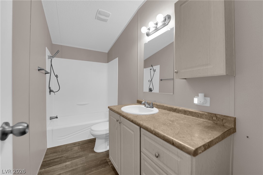5240 Los Pinos Street Property Photo 14