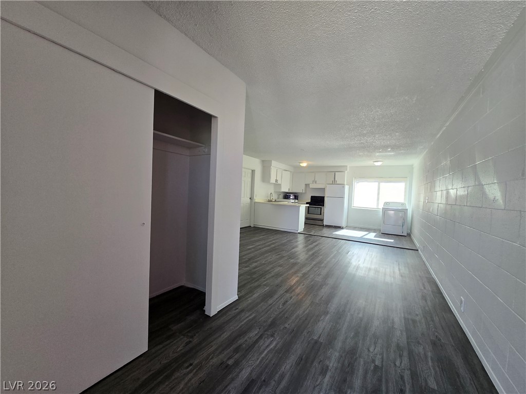 2937 Stewart Avenue 3 Property Photo 2