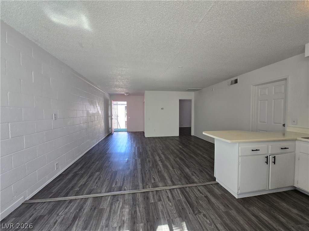 2937 Stewart Avenue 3 Property Photo 8