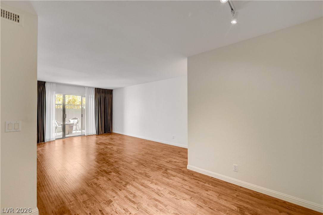 650 Oakmont Avenue 2113 Property Photo 9