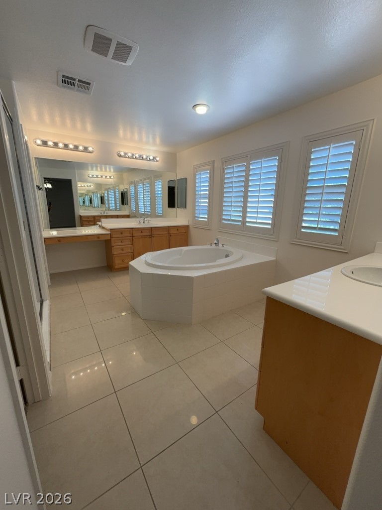 9412 Forest Edge Avenue Property Photo 15