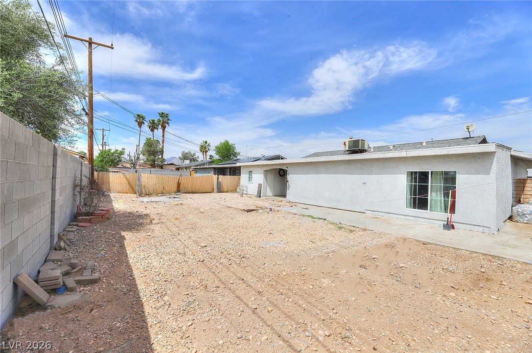 6221 Casada Way Property Photo 8