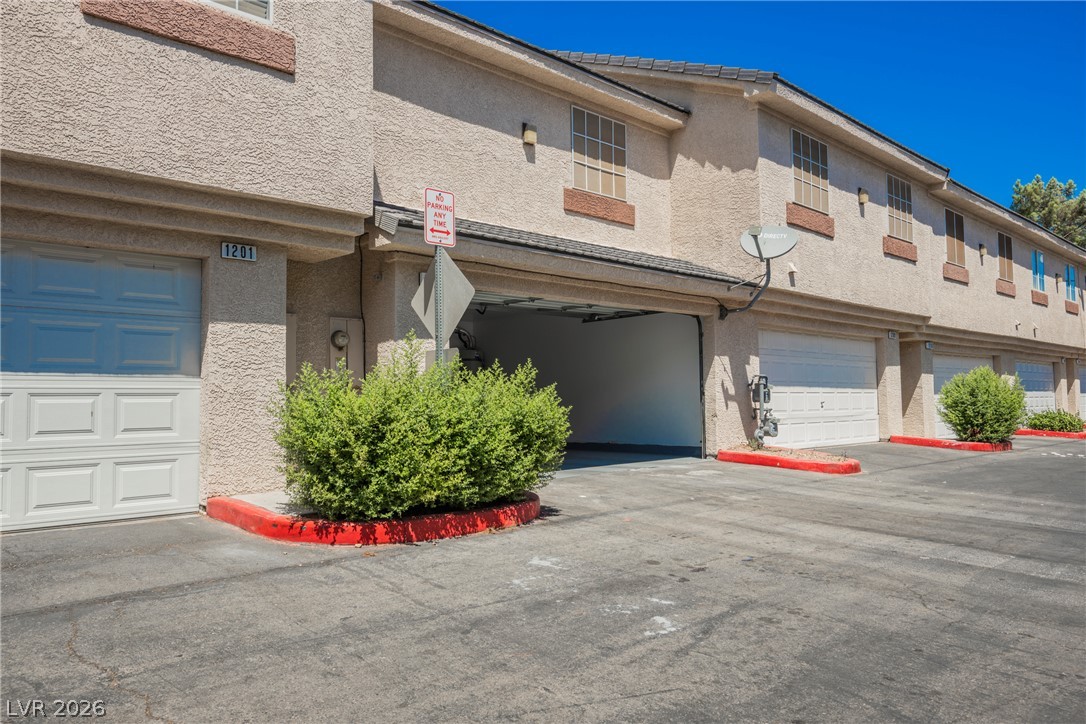 1205 Nevada Sky Street Property Photo 2