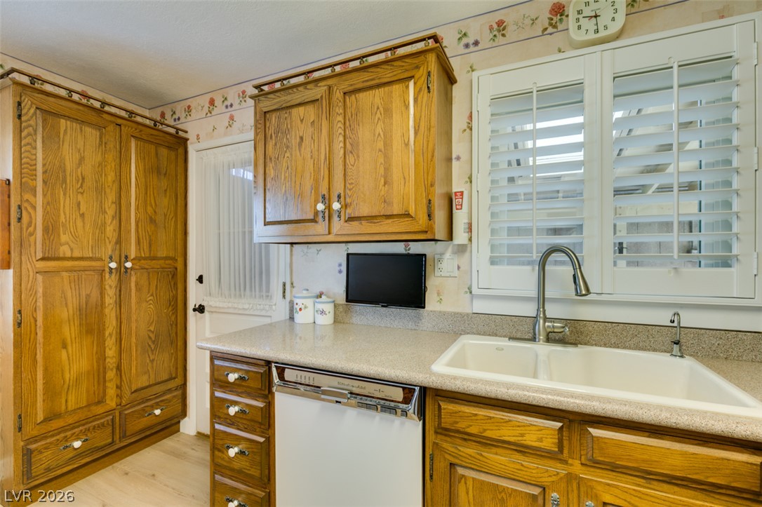 661 Burton Street Property Photo 19