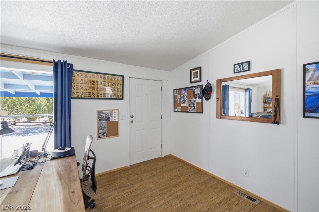 1410 Windy Lane Property Photo 8