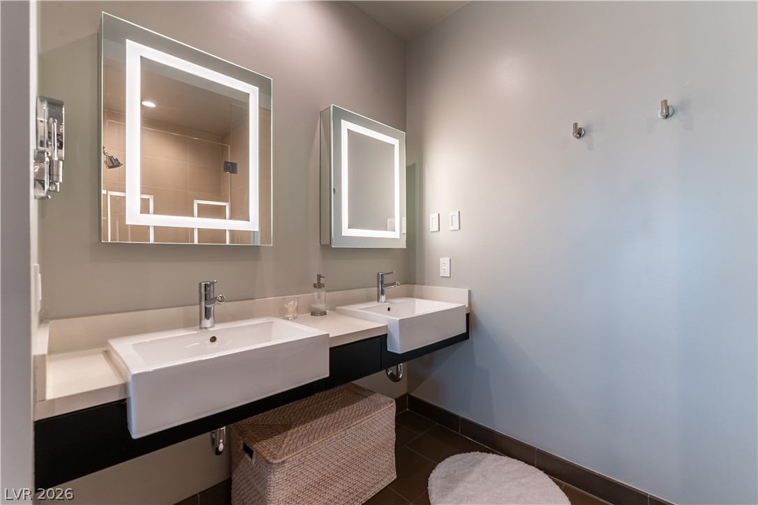 2600 West Harmon Avenue 56004 Property Photo 20