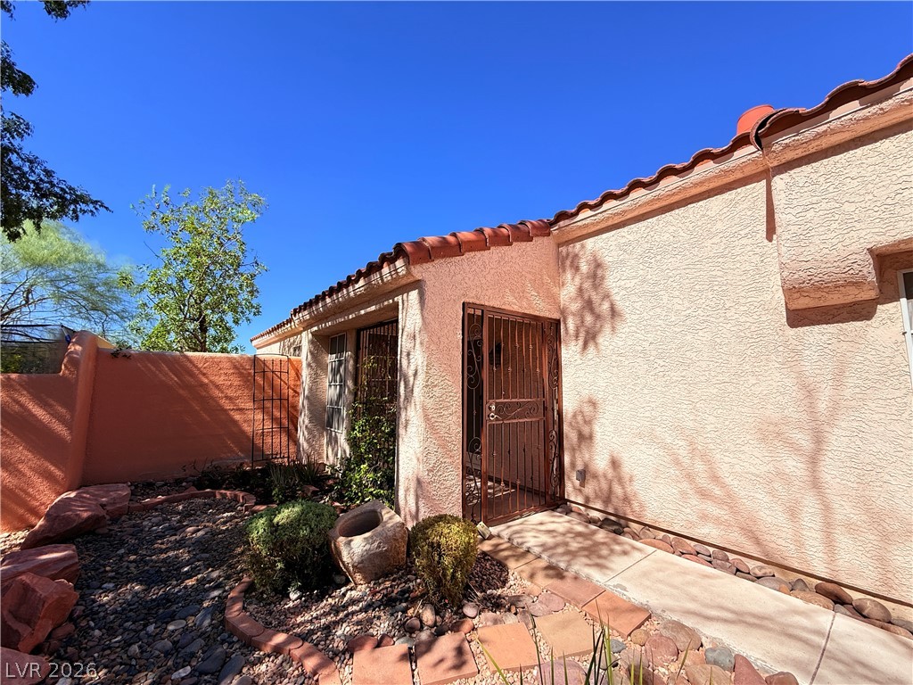 8121 Sedona Sunset Drive Property Photo 3