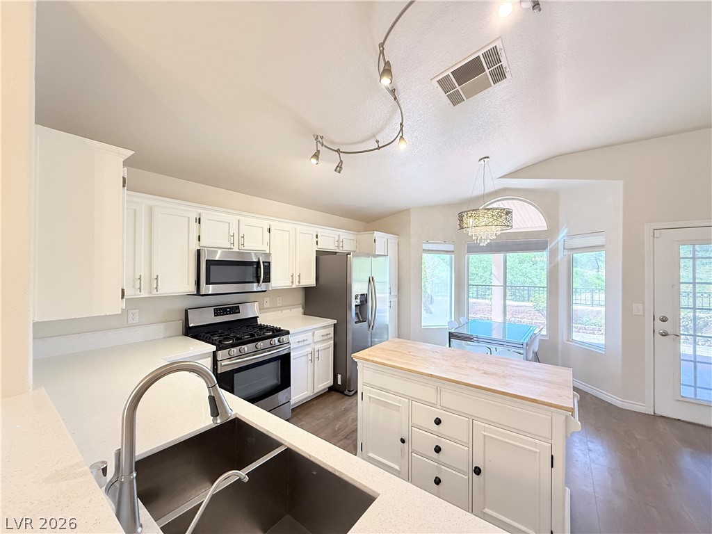 8121 Sedona Sunset Drive Property Photo 6