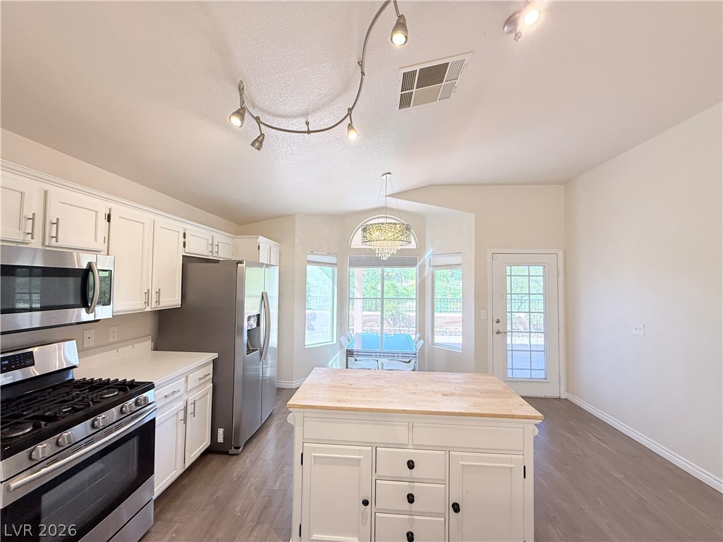 8121 Sedona Sunset Drive Property Photo 7