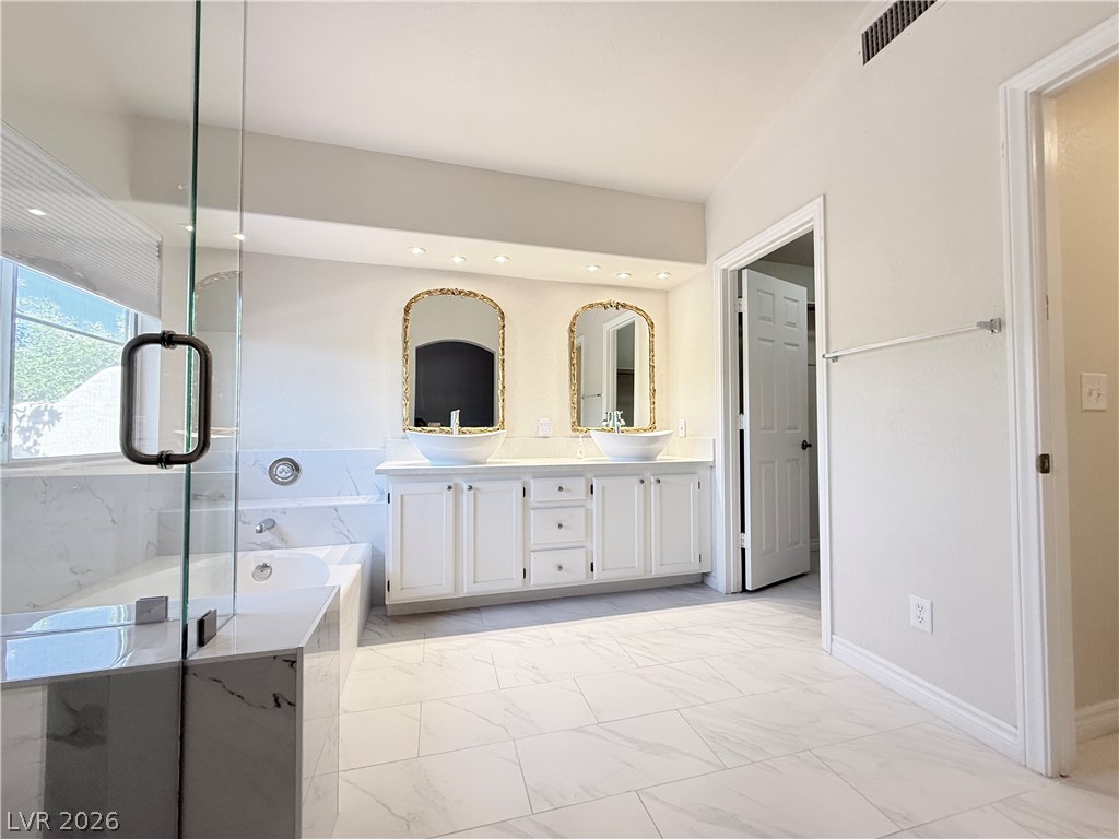 8121 Sedona Sunset Drive Property Photo 16