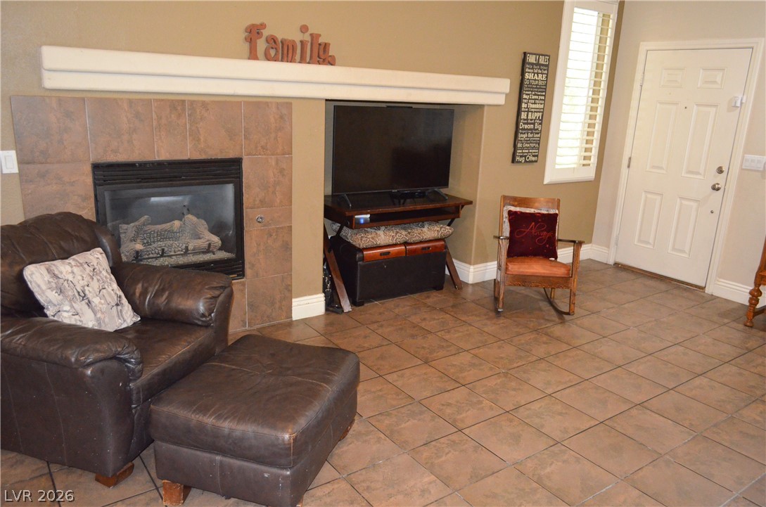 5596 Prospectors Creek Way Property Photo 8