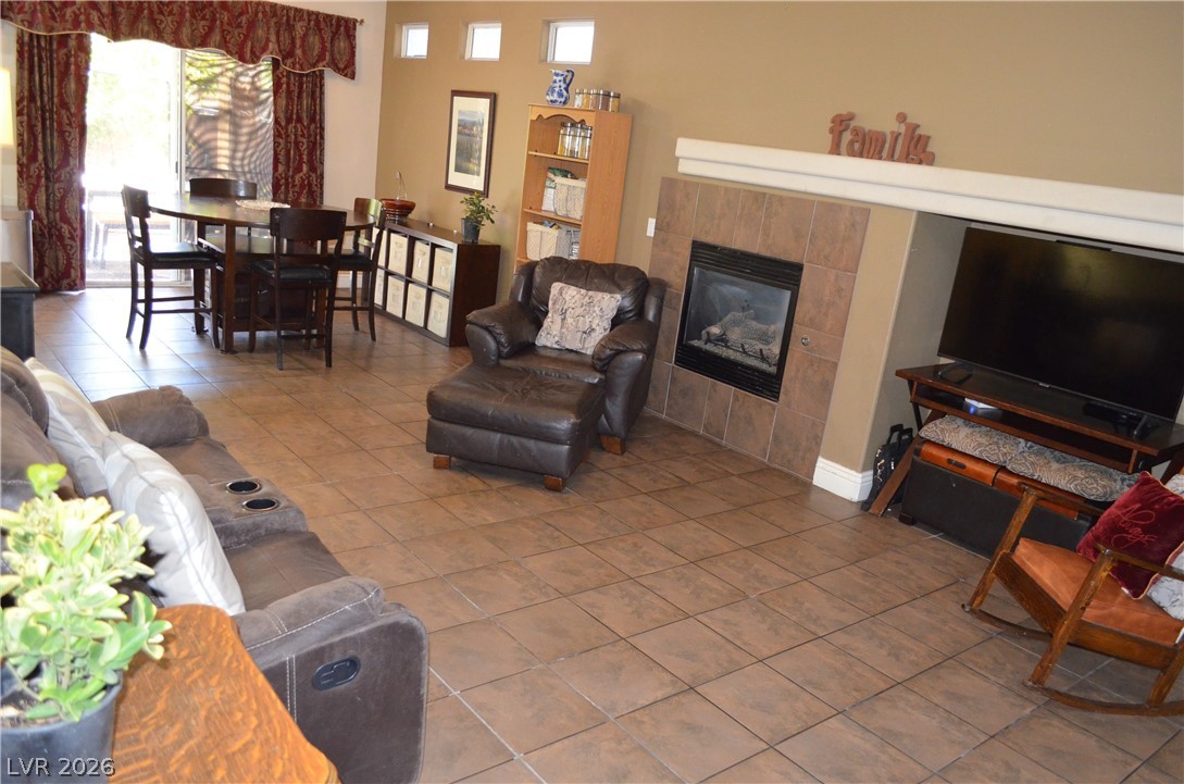 5596 Prospectors Creek Way Property Photo 11