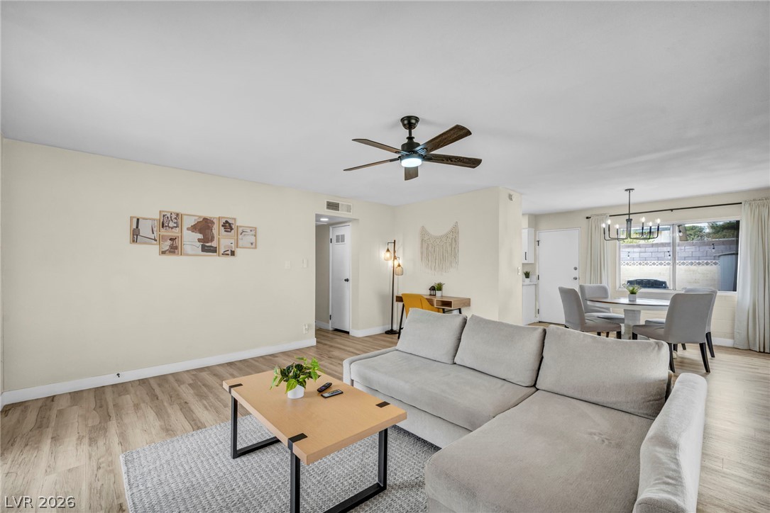 913 De Met Drive Property Photo 1