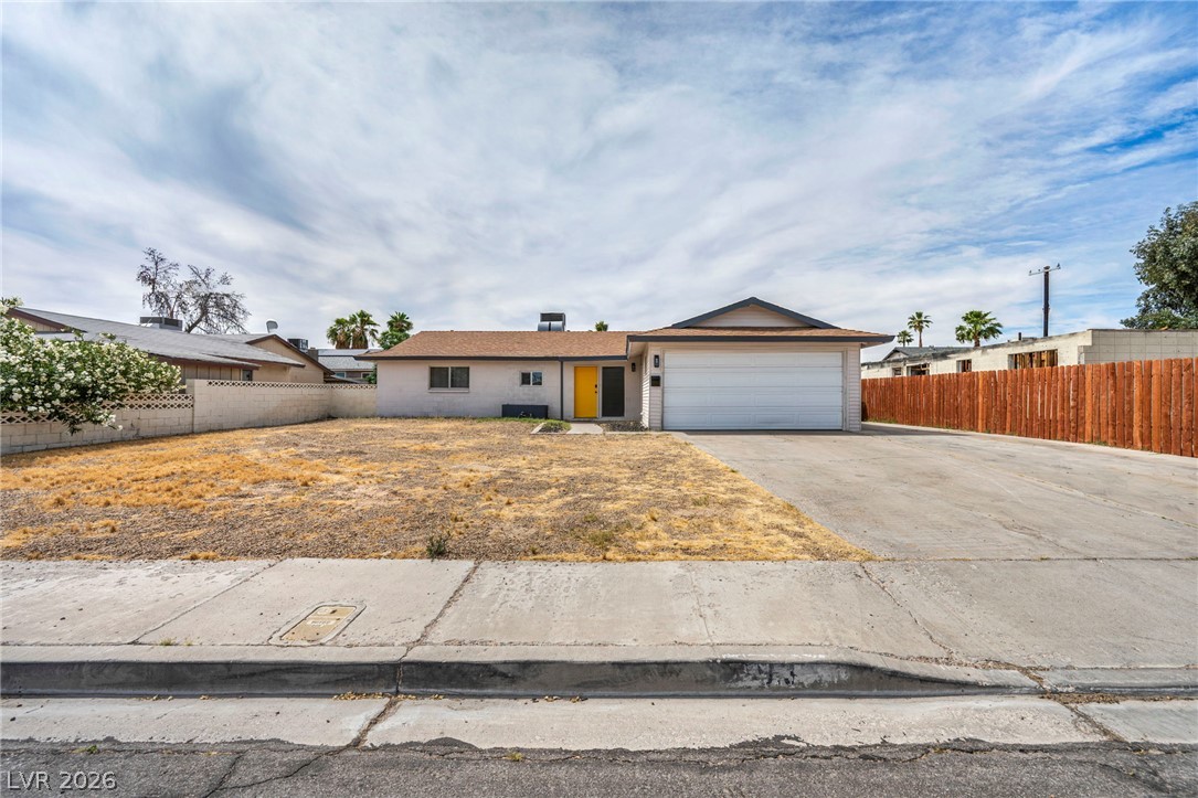 913 De Met Drive Property Photo 3