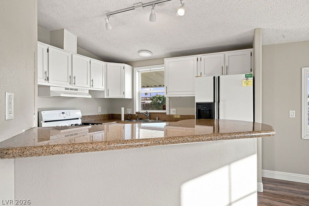 2228 Castleberry Lane Property Photo 11