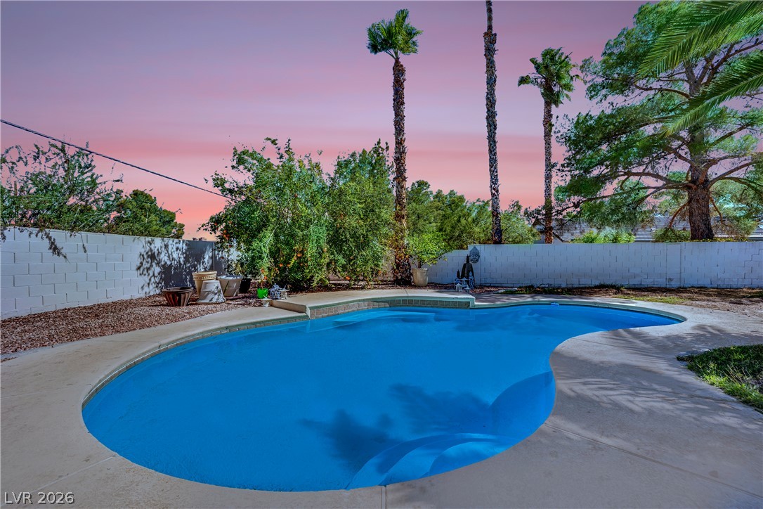 6767 Tree Haven Court Property Photo 4