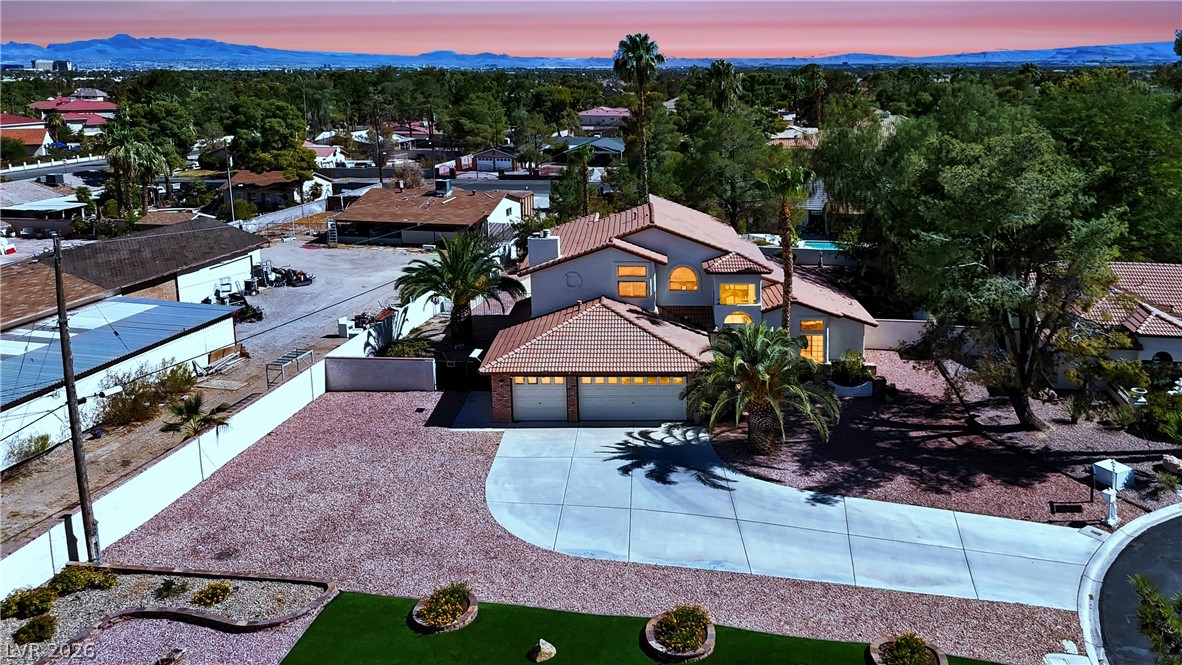 6767 Tree Haven Court Property Photo 8