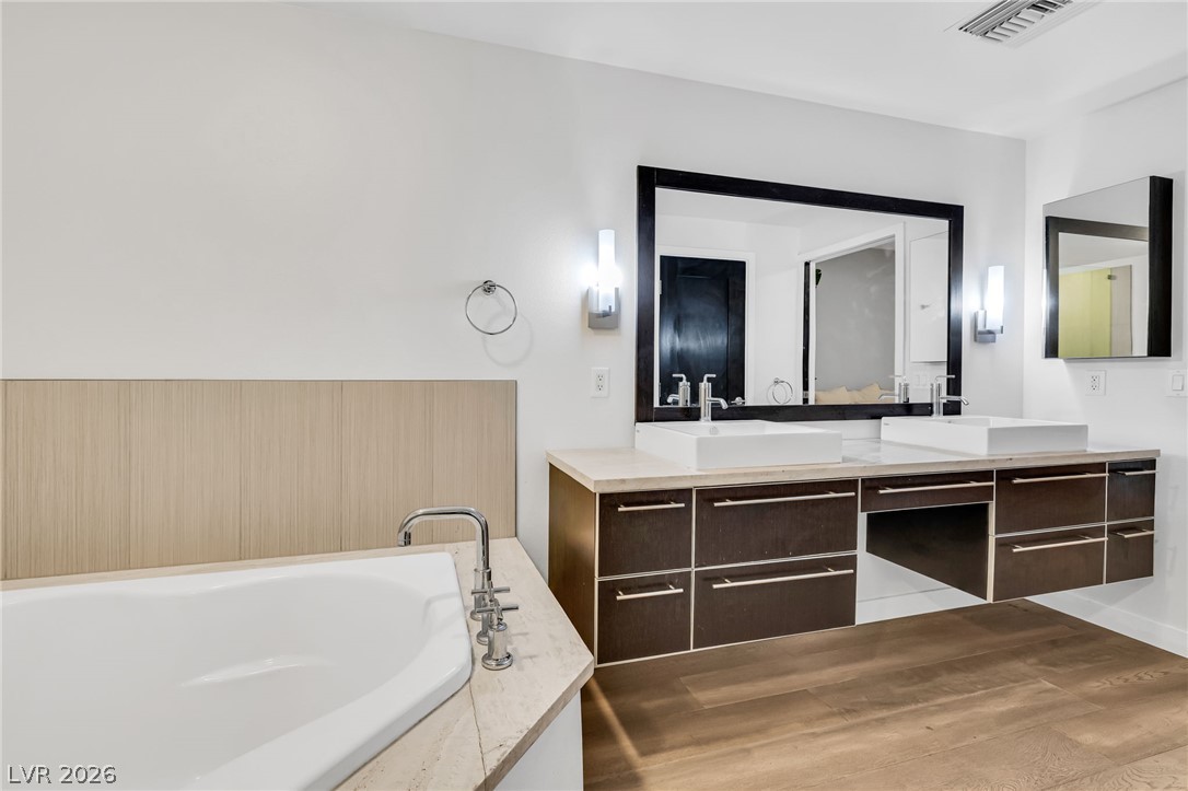 8925 West Flamingo Road 201 Property Photo 17