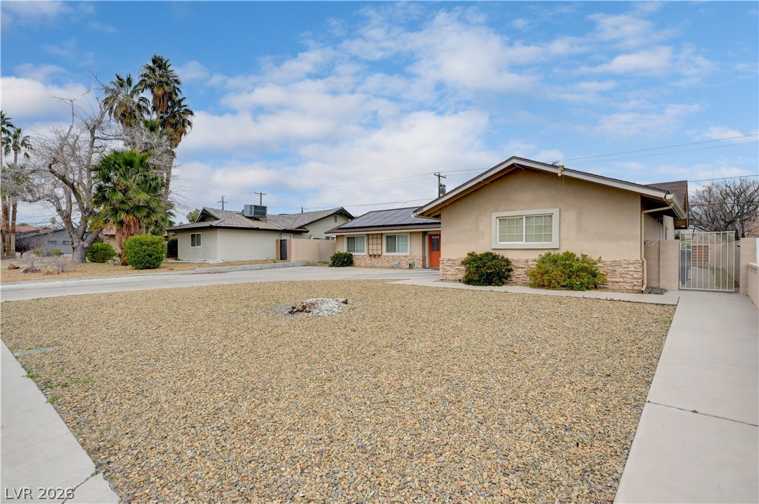 2704 West Oakey Boulevard Property Photo 2