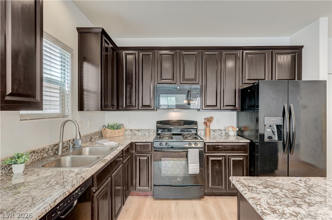 7760 Petite Pillar Court Property Photo 2