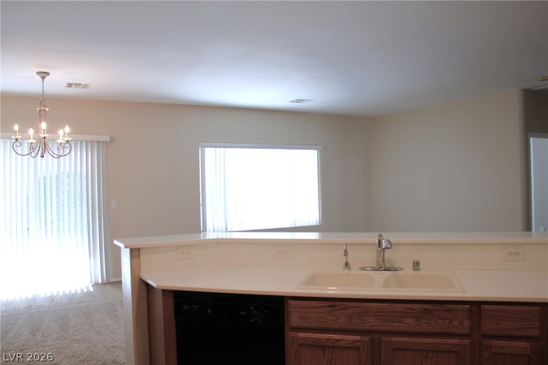 2212 Sawtooth Mountain Drive Property Photo 12
