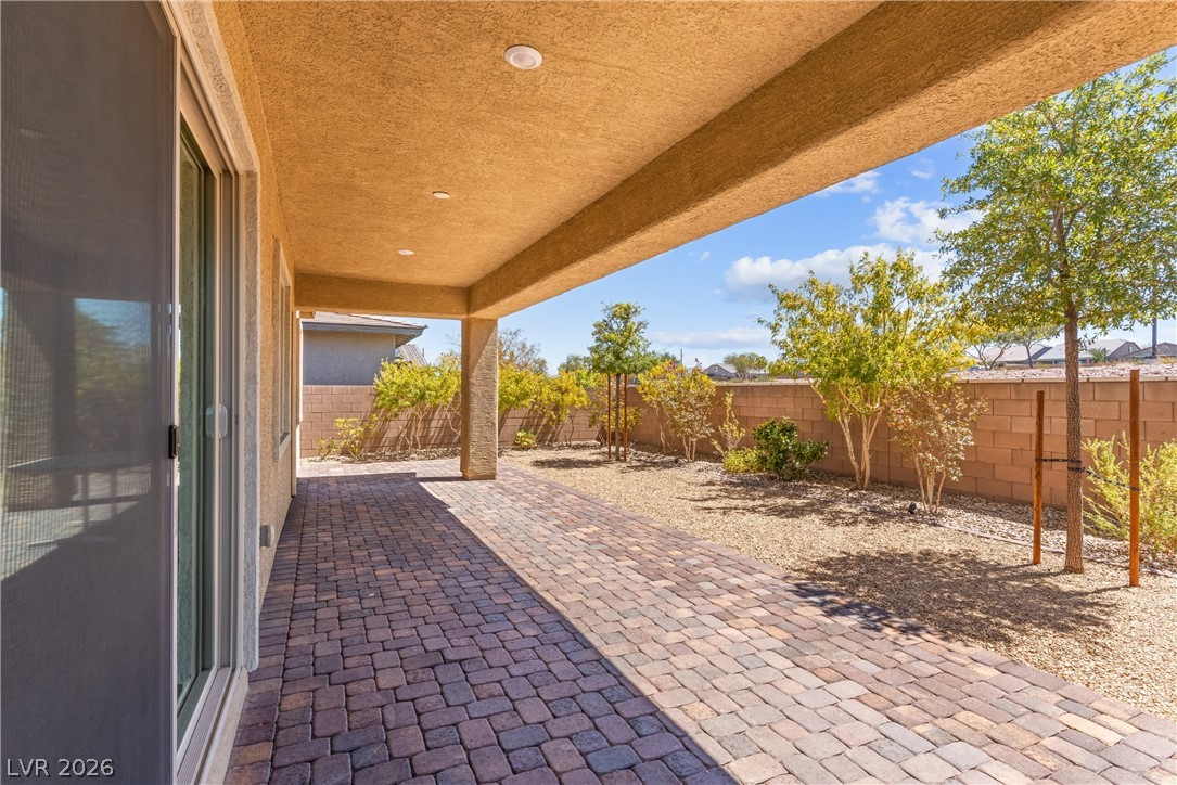 652 Longfeather Street Property Photo 35