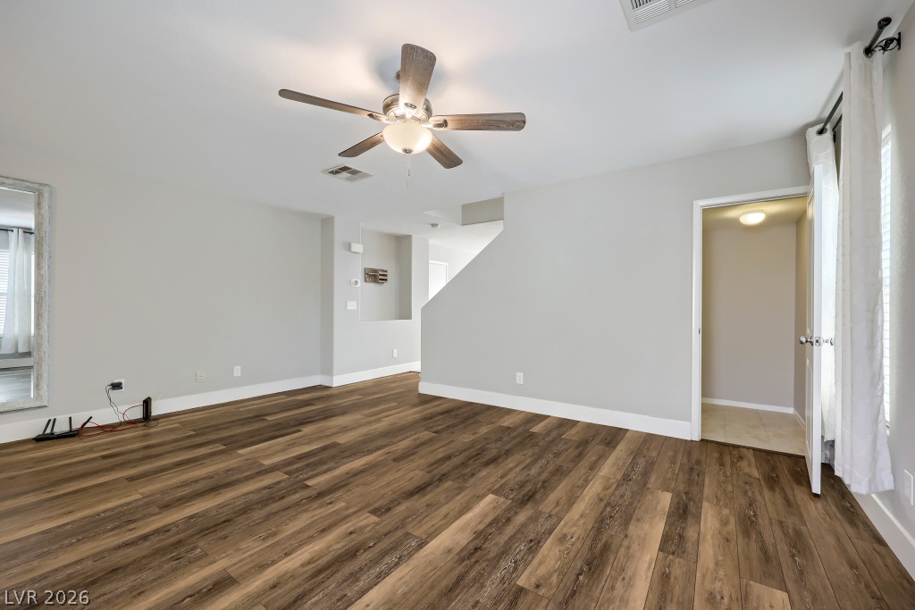 756 Loughton Street Property Photo 6