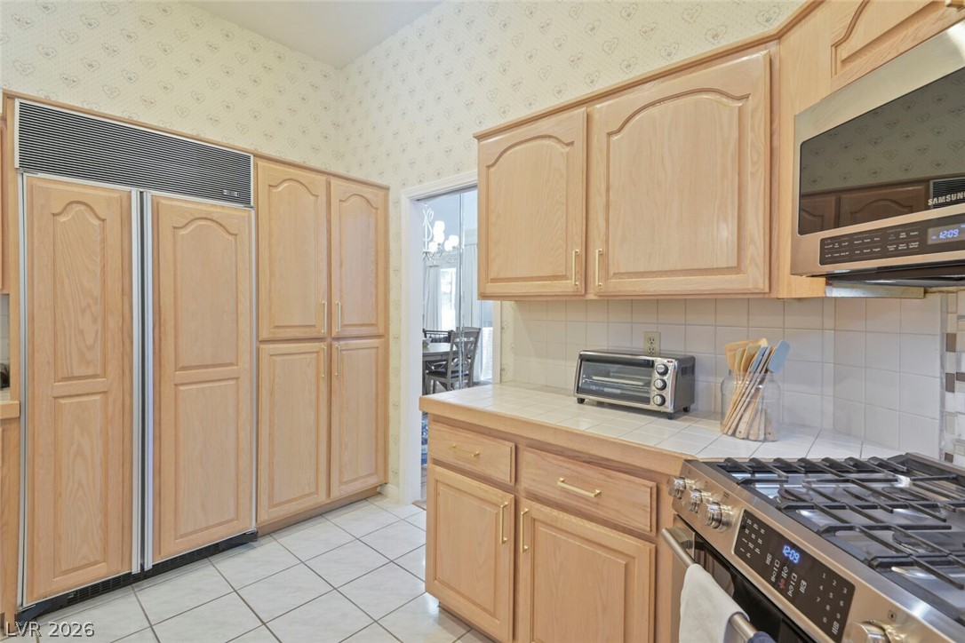 8275 Round Hills Circle Property Photo 9