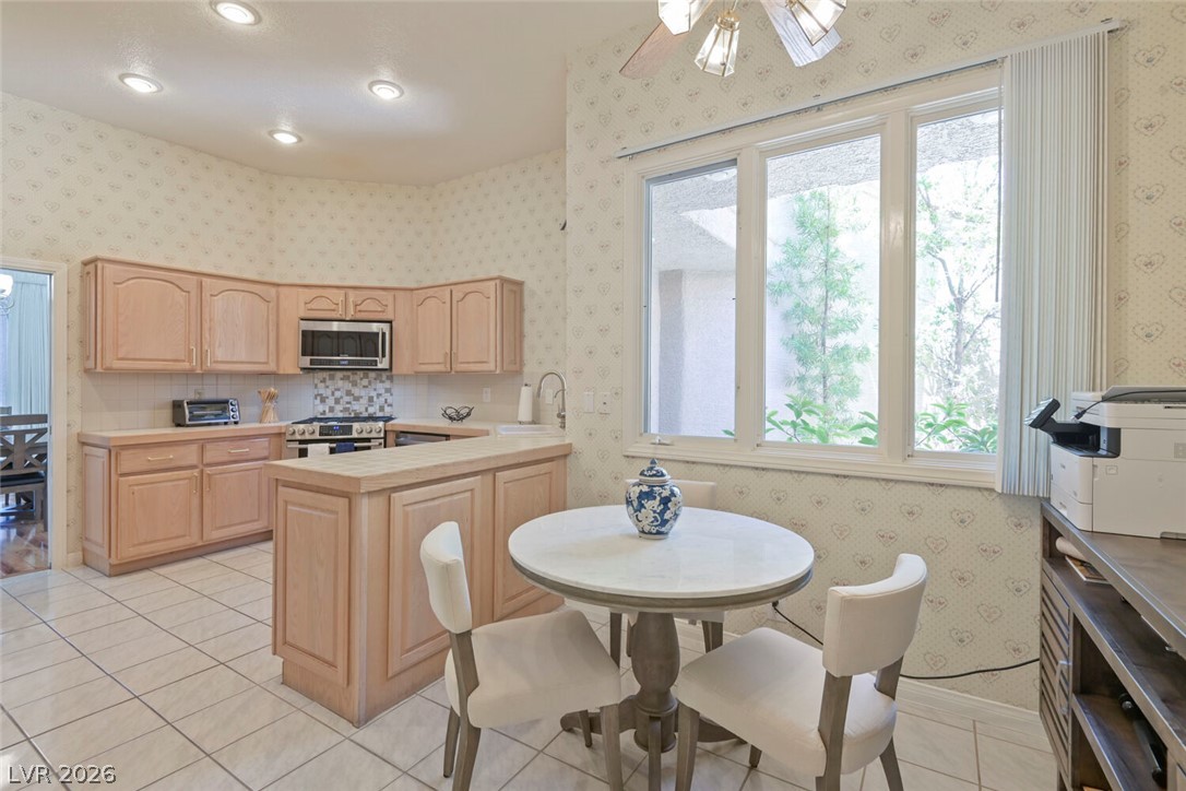 8275 Round Hills Circle Property Photo 10