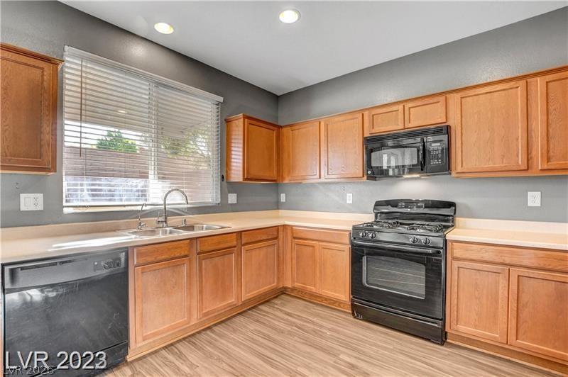 7725 Donner Peak Street Property Photo 10