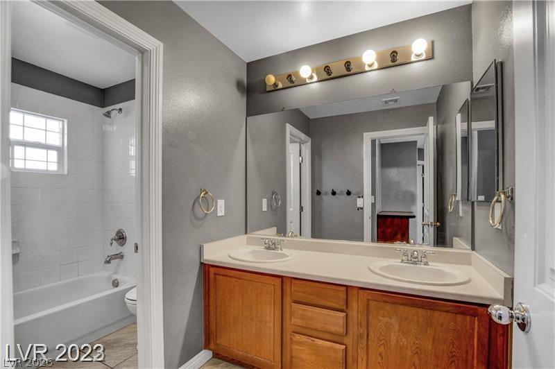 7725 Donner Peak Street Property Photo 12