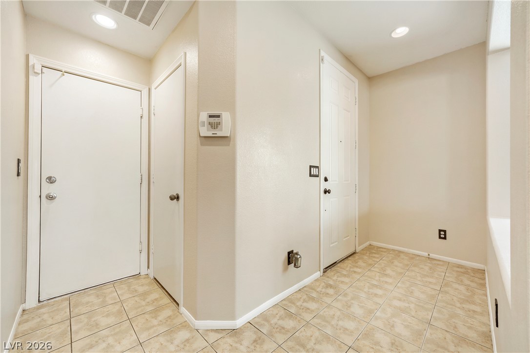 6692 Chariots Path Court Property Photo 16