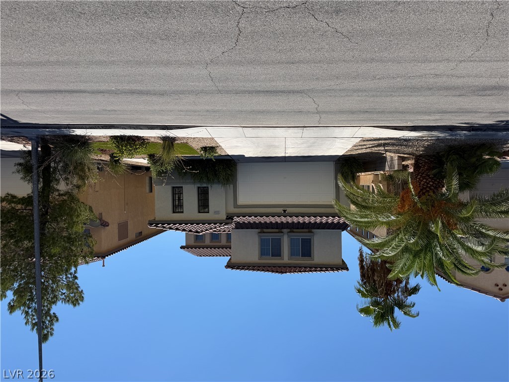 5558 Golden Palms Court Property Photo 2