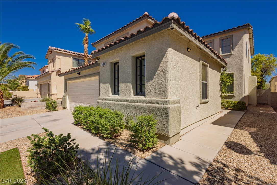 5558 Golden Palms Court Property Photo 6