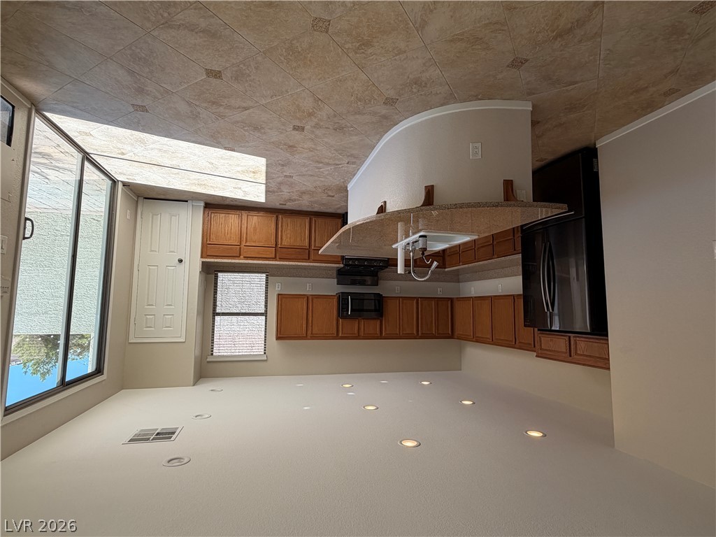 5558 Golden Palms Court Property Photo 7