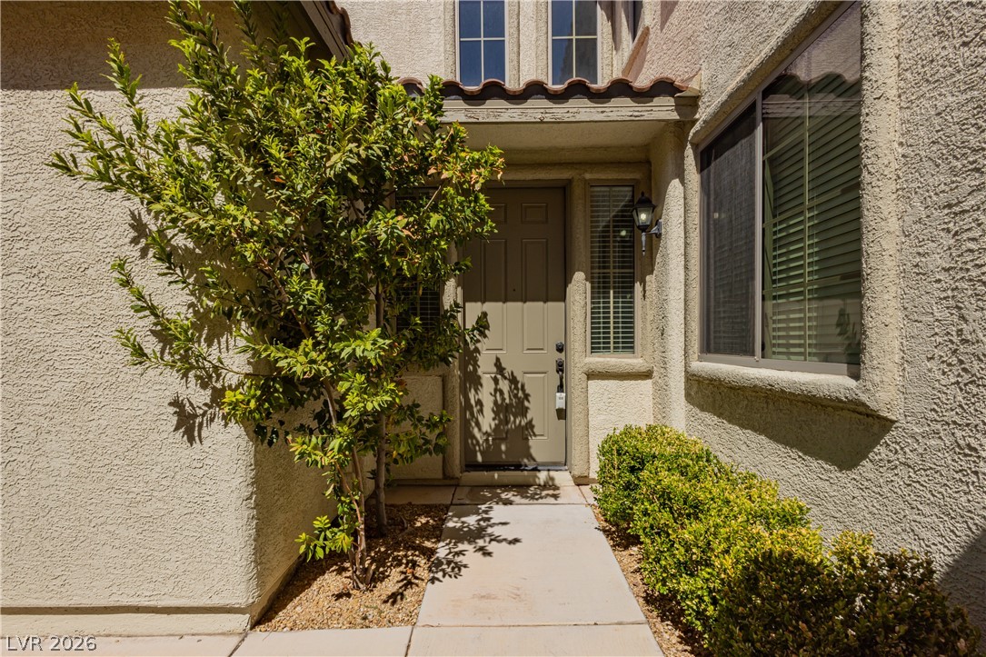 5558 Golden Palms Court Property Photo 7